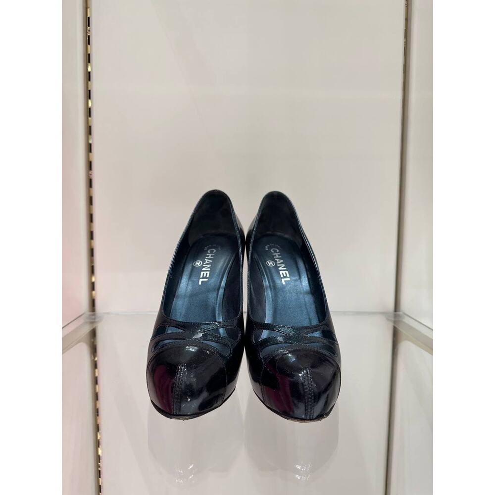 Chanel Patent Leather Pumps Size 39 - Picture 2 of 8